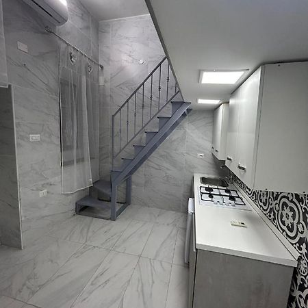 Mini House Vicoletto Pontenuovo 41 Apartment Napoli Bagian luar foto