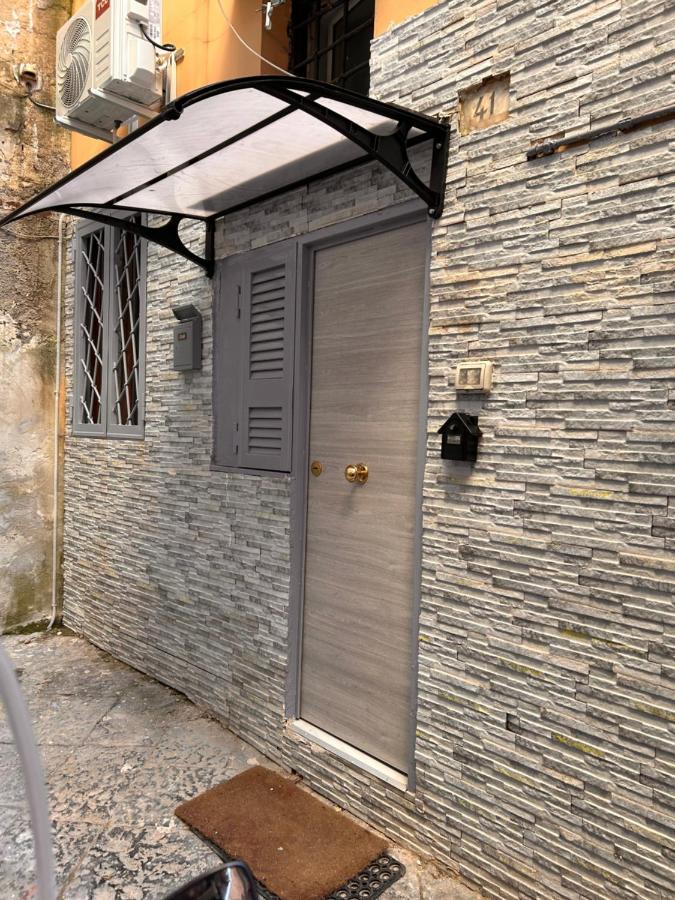 Mini House Vicoletto Pontenuovo 41 Apartment Napoli Bagian luar foto