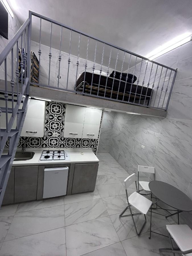Mini House Vicoletto Pontenuovo 41 Apartment Napoli Bagian luar foto