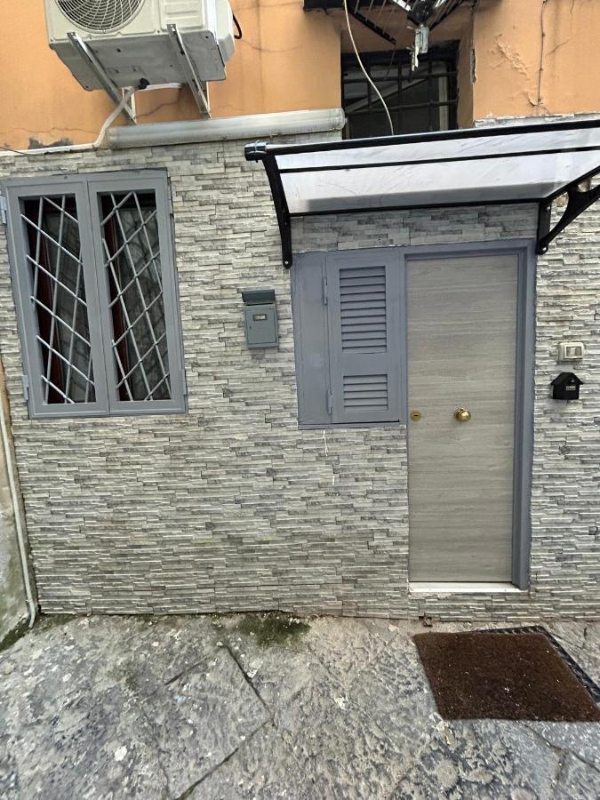 Mini House Vicoletto Pontenuovo 41 Apartment Napoli Bagian luar foto