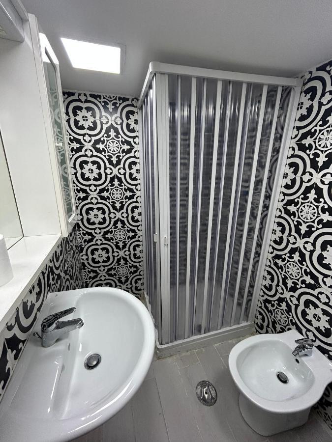 Mini House Vicoletto Pontenuovo 41 Apartment Napoli Bagian luar foto