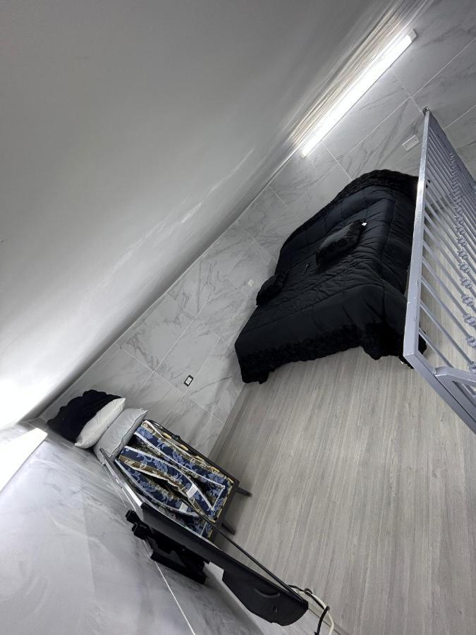Mini House Vicoletto Pontenuovo 41 Apartment Napoli Bagian luar foto