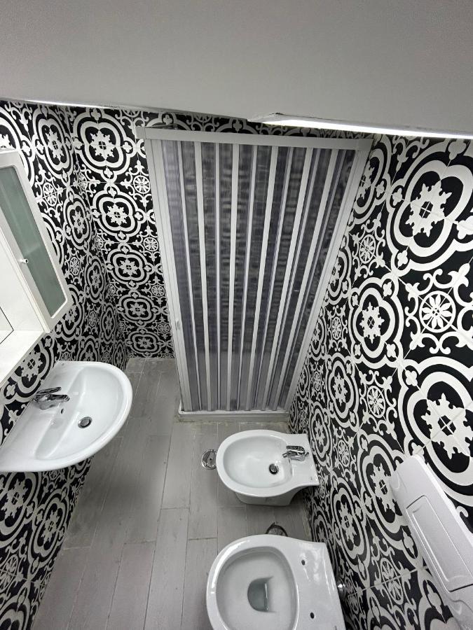 Mini House Vicoletto Pontenuovo 41 Apartment Napoli Bagian luar foto